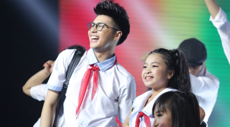 Noo Phuoc Thinh hoa hoc sinh lop 3, song ca voi tro cung hinh anh