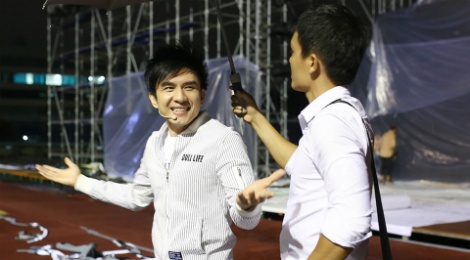 Dan Truong doi mua den tap live show cua Viet Huong hinh anh