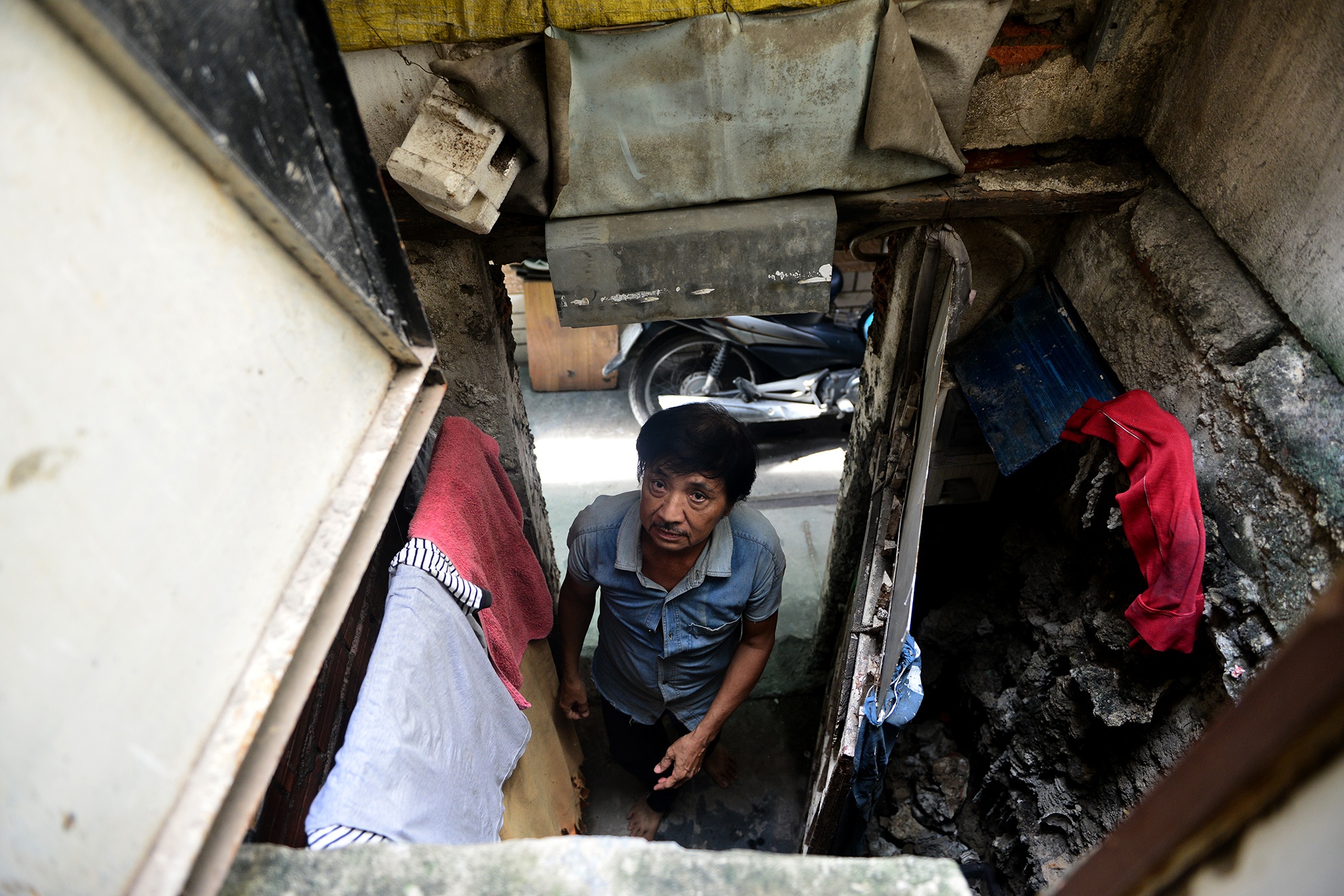 Dien vien Biet dong Sai Gon o trong chuong lon anh 1