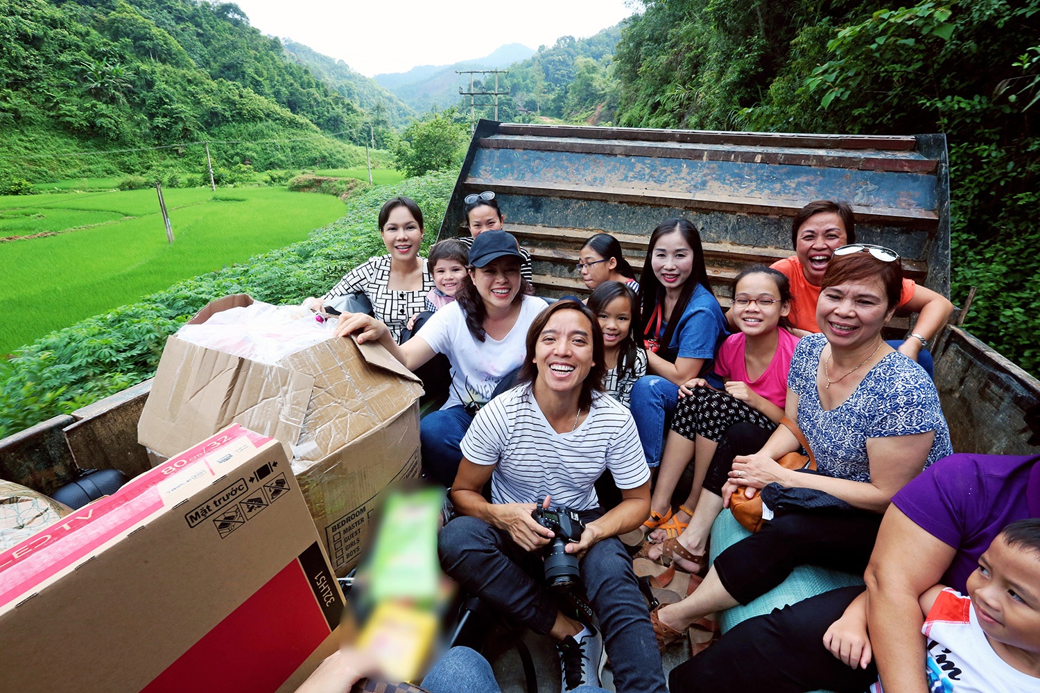 Việt Hương làm từ thiện sau live show ảnh 2 Viet Huong lam tu thien sau live show anh 2