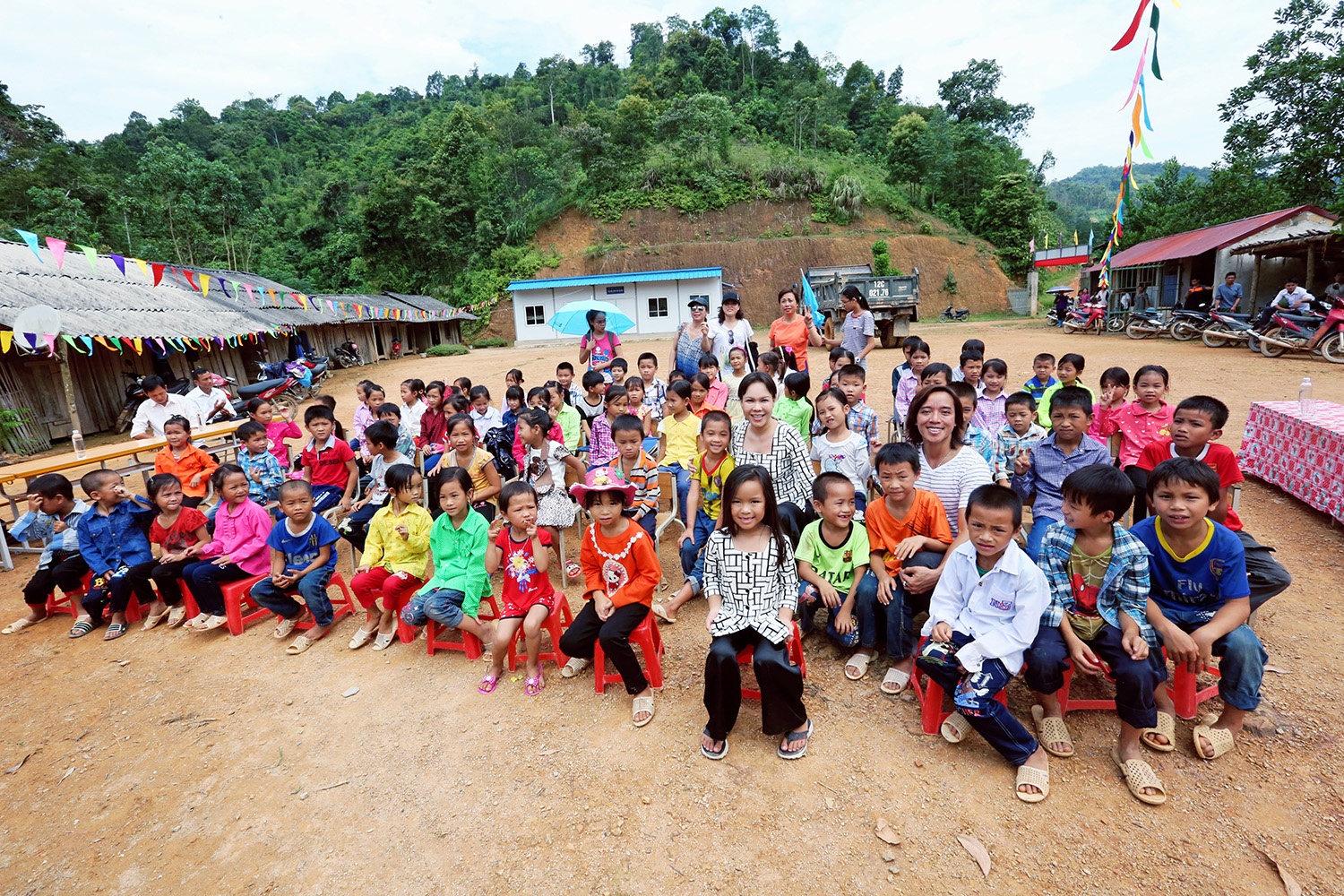 Việt Hương làm từ thiện sau live show ảnh 3 Viet Huong lam tu thien sau live show anh 3