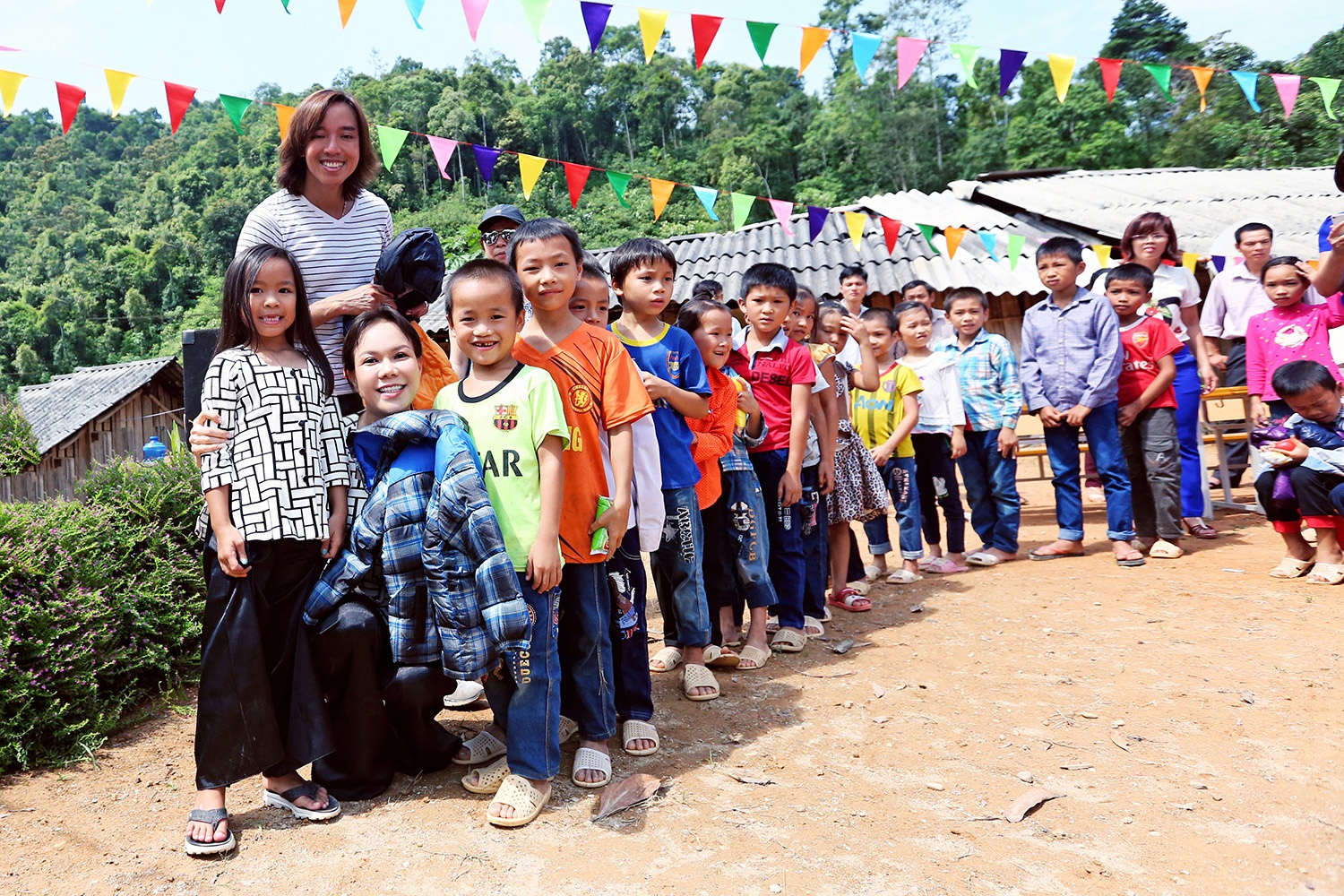 Việt Hương làm từ thiện sau live show ảnh 5 Viet Huong lam tu thien sau live show anh 5