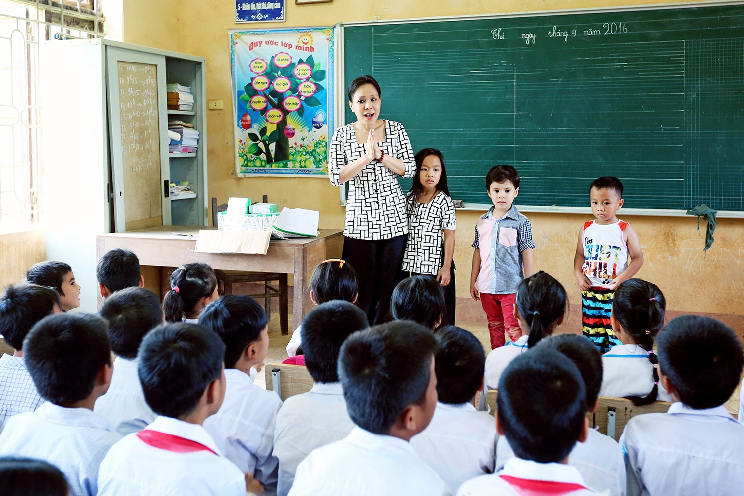 Việt Hương làm từ thiện sau live show ảnh 7 Viet Huong lam tu thien sau live show anh 7