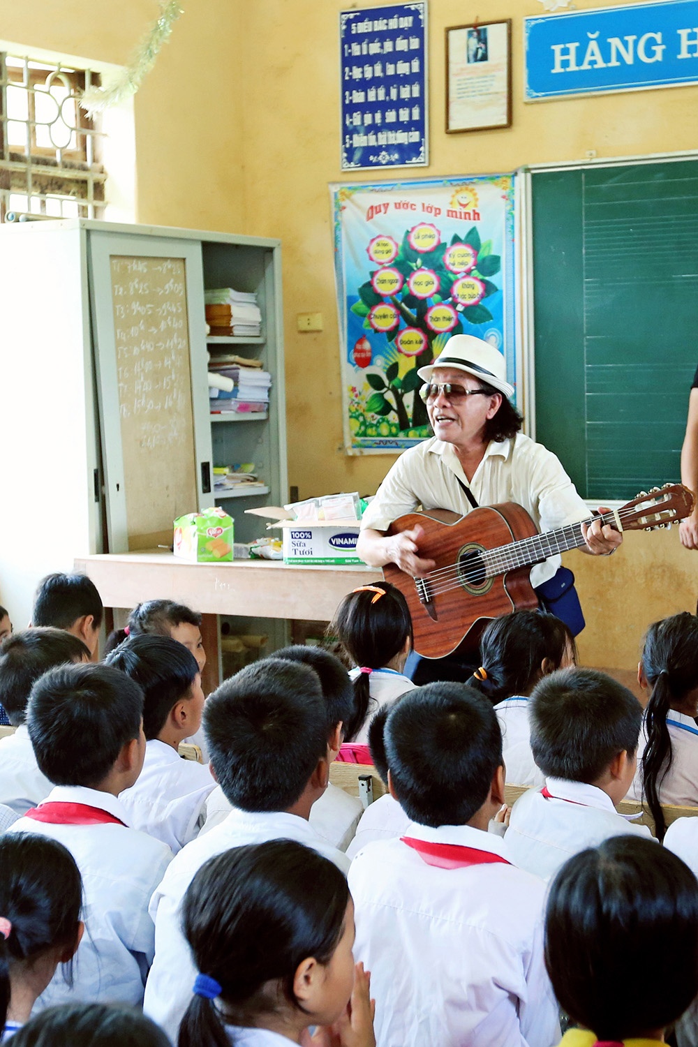 Việt Hương làm từ thiện sau live show ảnh 8 Viet Huong lam tu thien sau live show anh 8