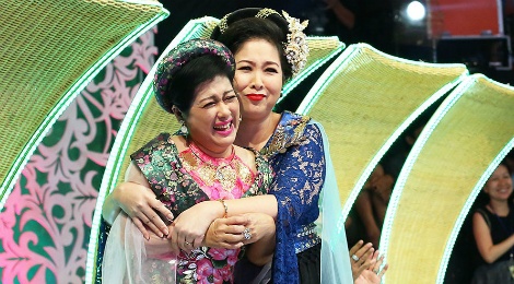 NSND Hong Van day dien vien tre khong sa da vao loi hai tuc hinh anh