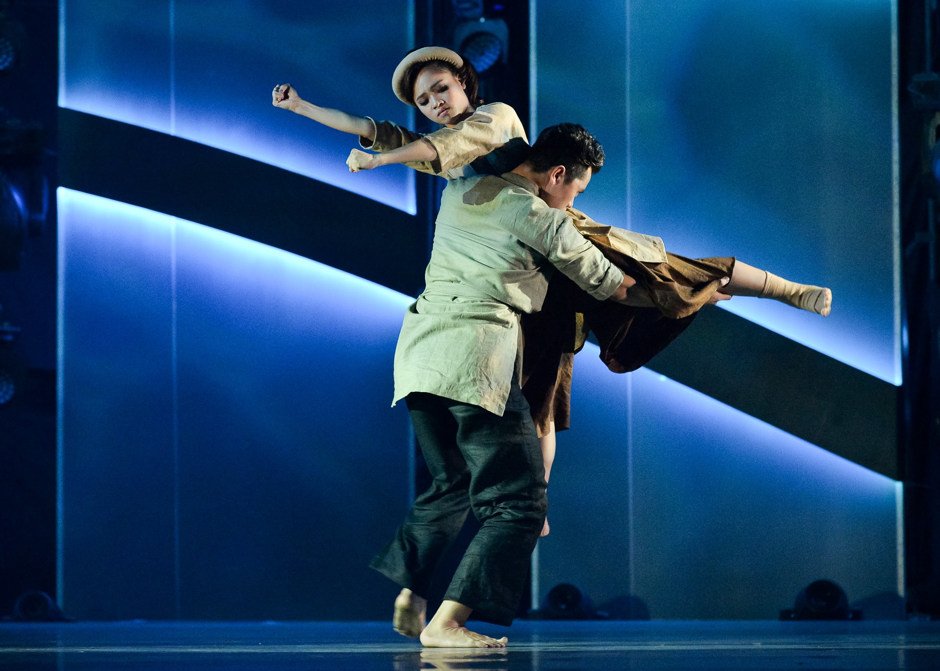 Tap 2 Thu thach cung buoc nhay anh 2