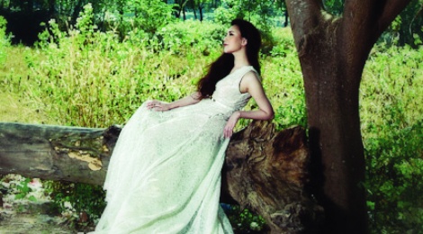 Album cua Ho Quynh Huong bi duoi suc tren BXH Zing hinh anh