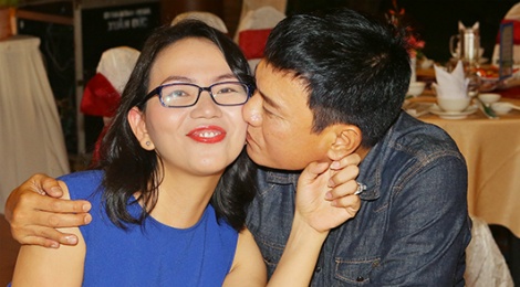Hoang Phuc hon vo tre tai buoi dong may phim dau tay hinh anh
