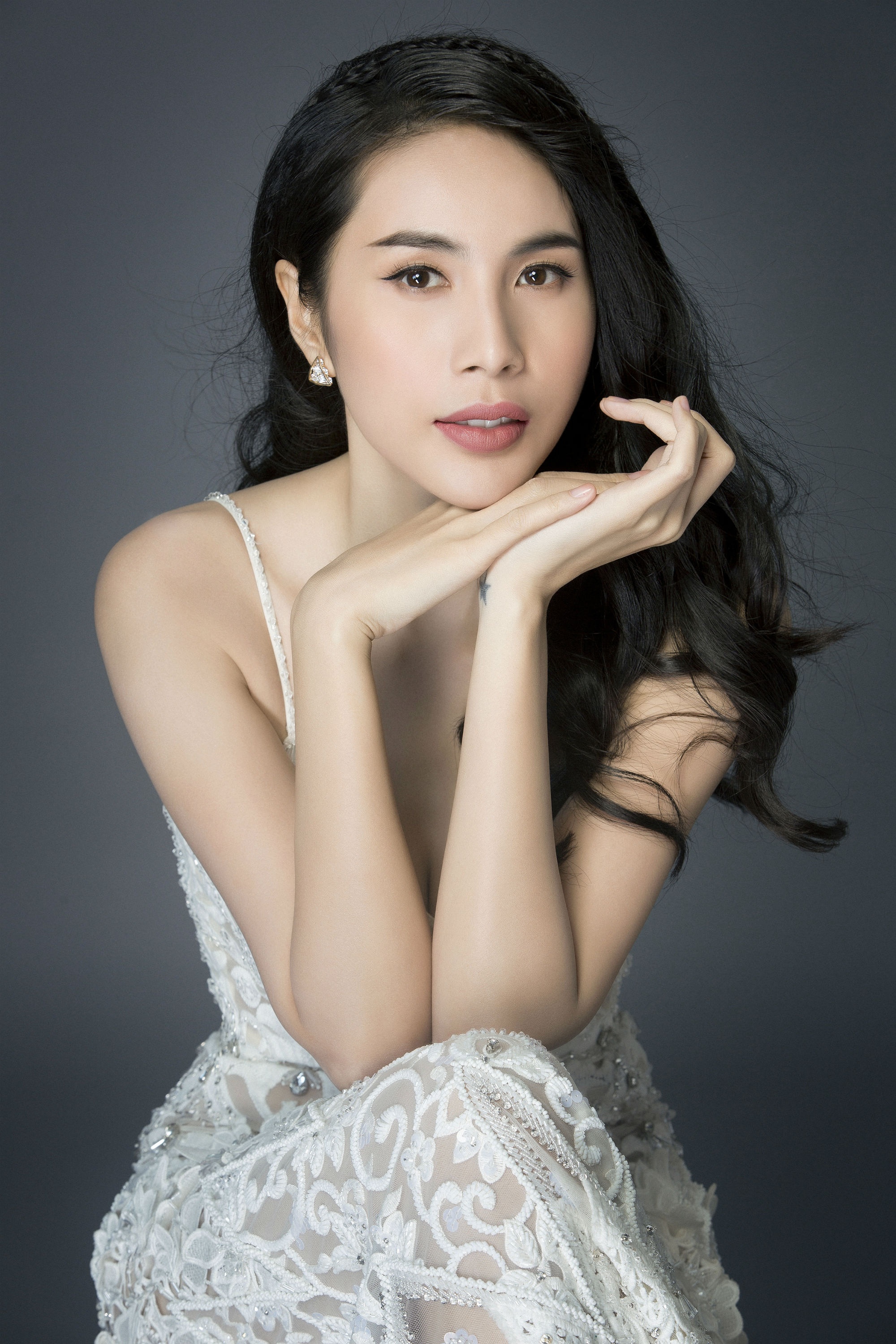 Thủy Tiên phát hành ca khúc mới tặng Công Vinh ảnh 1 Thuy Tien phat hanh ca khuc moi tang Cong Vinh anh 1