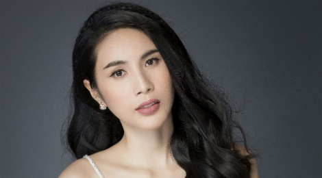 Thuy Tien tung ca khuc ngot ngao co vu Cong Vinh o AFF Cup hinh anh