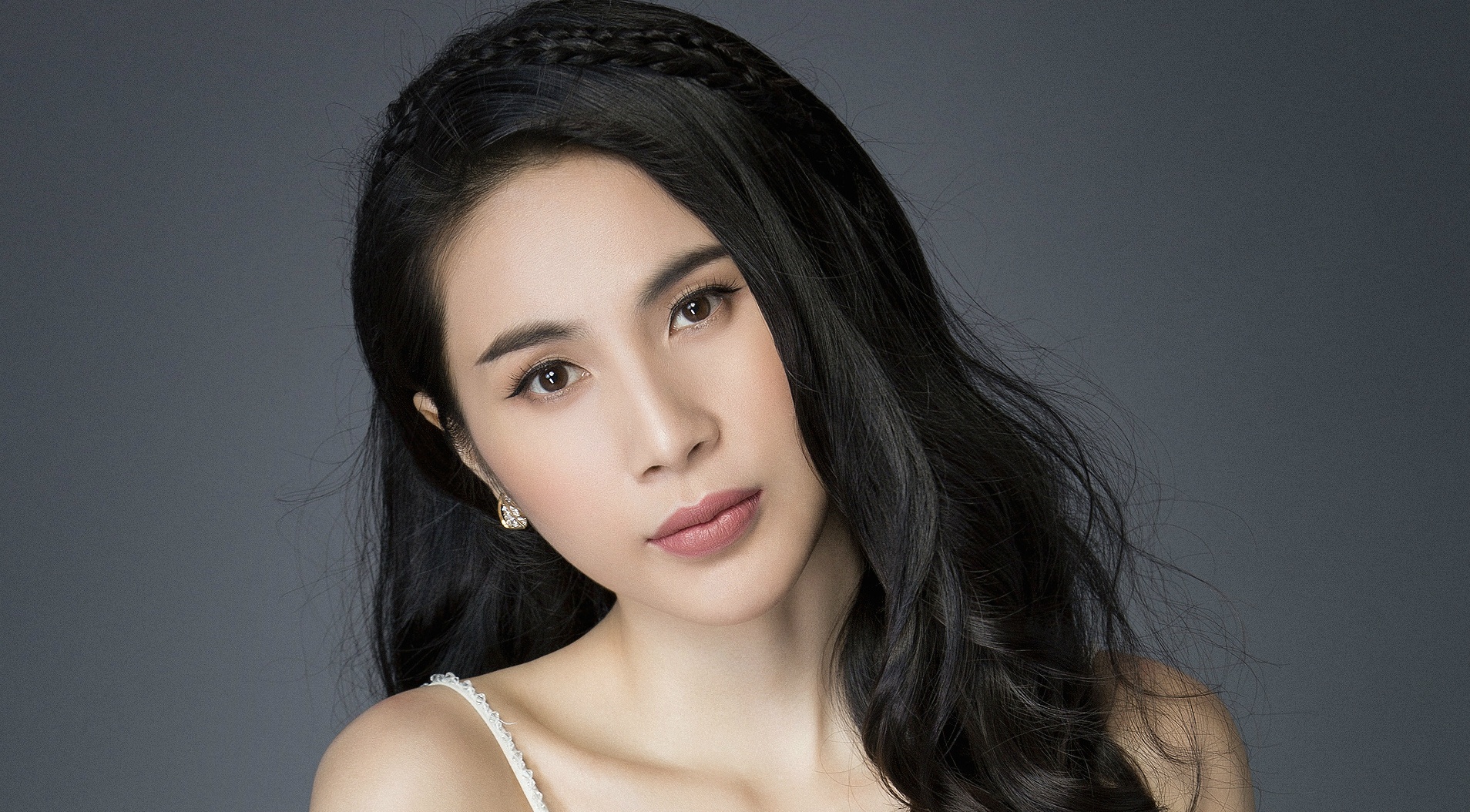 Thuy Tien - Danh ca thanh xuan de yeu ai do hinh anh