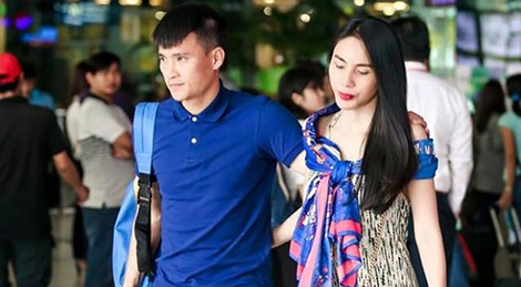 Hoang Bach tiec vi Cong Vinh gia tu su nghiep bong da hinh anh