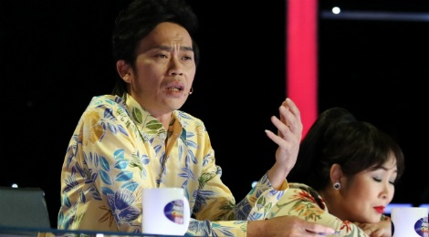 Hoai Linh rut tien tui tang thi sinh nhi 50 trieu dong hinh anh