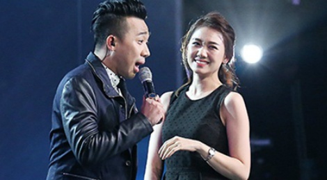 Tran Thanh diu Hari Won len san khau nhay hinh anh