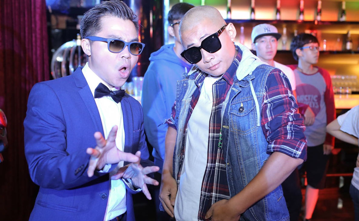 MV Dung nhin be ngoai ban EDM hinh anh