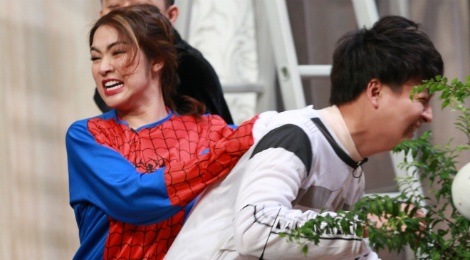 Hoai Linh treu Hoa Minzy 'me trai banh' o On gioi hinh anh