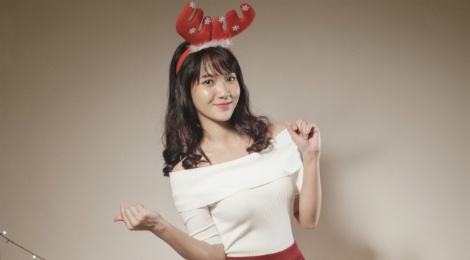 'Hot girl bolero' Jang Mi tung bo anh don Giang sinh hinh anh