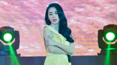 Thuy Tien bat ngo hat bolero sau rock va pop ballad hinh anh
