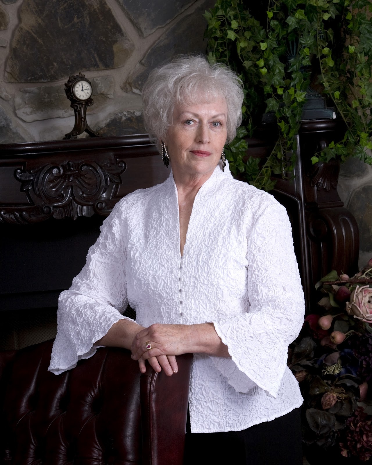 Nhà văn Sharon Sala ảnh 1 Nha van Sharon Sala anh 1