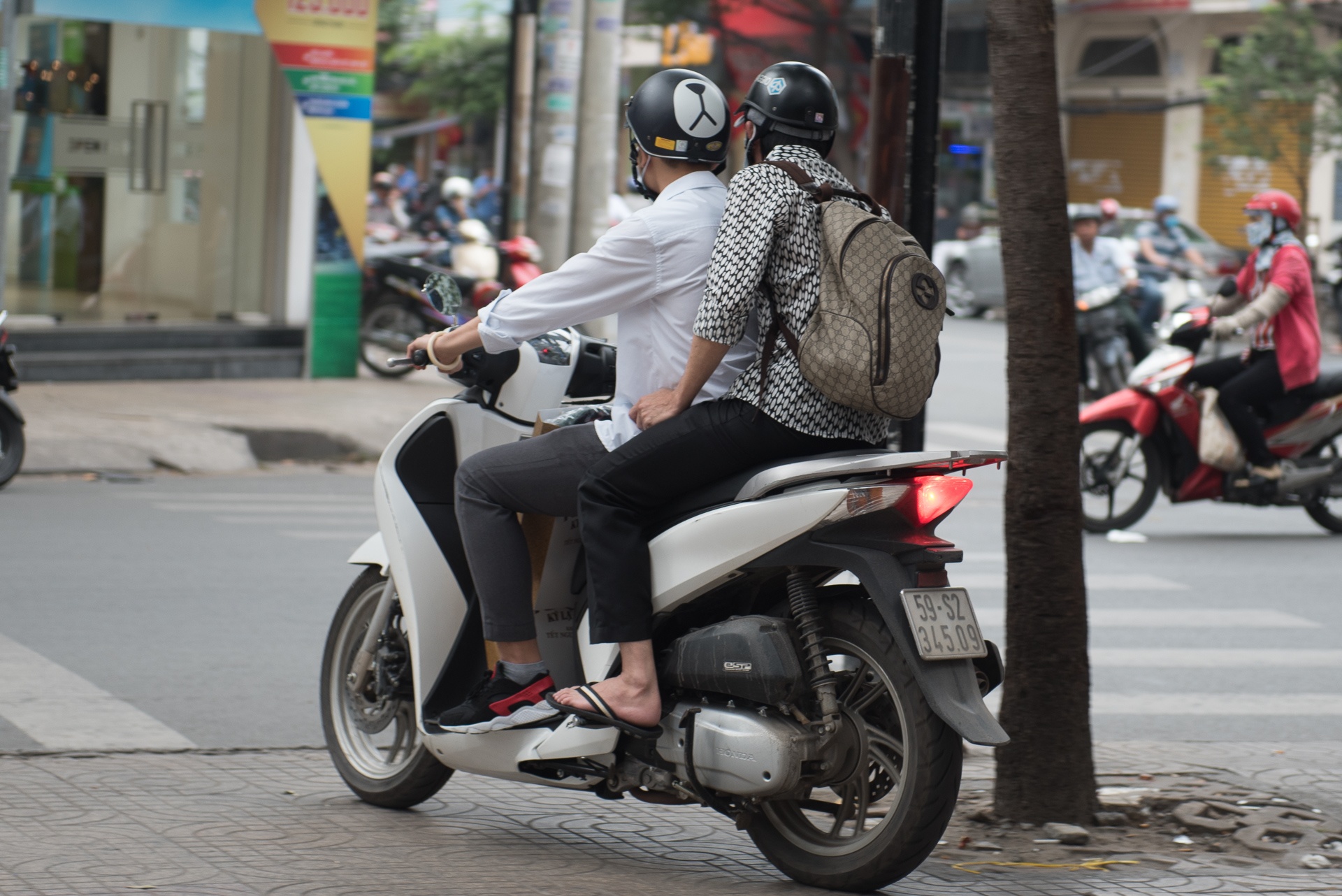 Hoài Linh đóng phim Rừng xanh kỳ lạ truyện ảnh 3 Hoai Linh dong phim Rung xanh ky la truyen anh 3