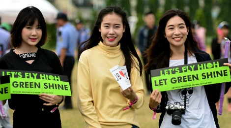 Gioi tre doi nang, cuong nhiet o Zing Music Space hinh anh