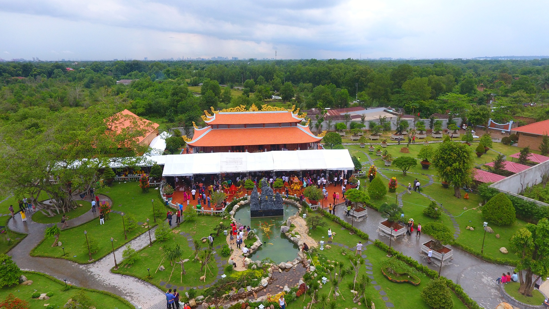 Nhà thờ Tổ nghiệp của Hoài Linh ảnh 1 Nha tho To nghiep cua Hoai Linh anh 1