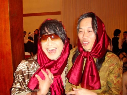 Cuoc doi ca si tinh nguyen trong den tho To cho Hoai Linh hinh anh