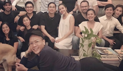 Ha Tang om bung bau sap sinh trong sinh nhat chong hinh anh