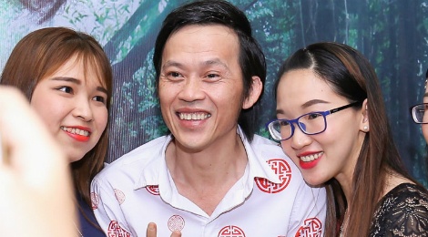 Fan vay quanh Hoai Linh tren tham do ra mat phim hinh anh