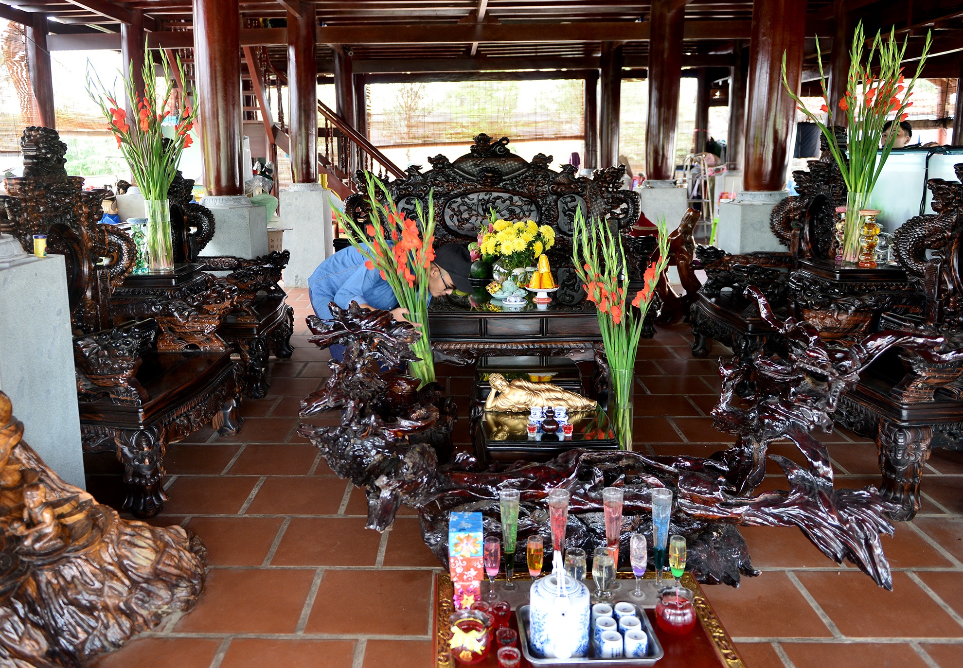 Nha tho To cua Hoai Linh don dep don Tet anh 12