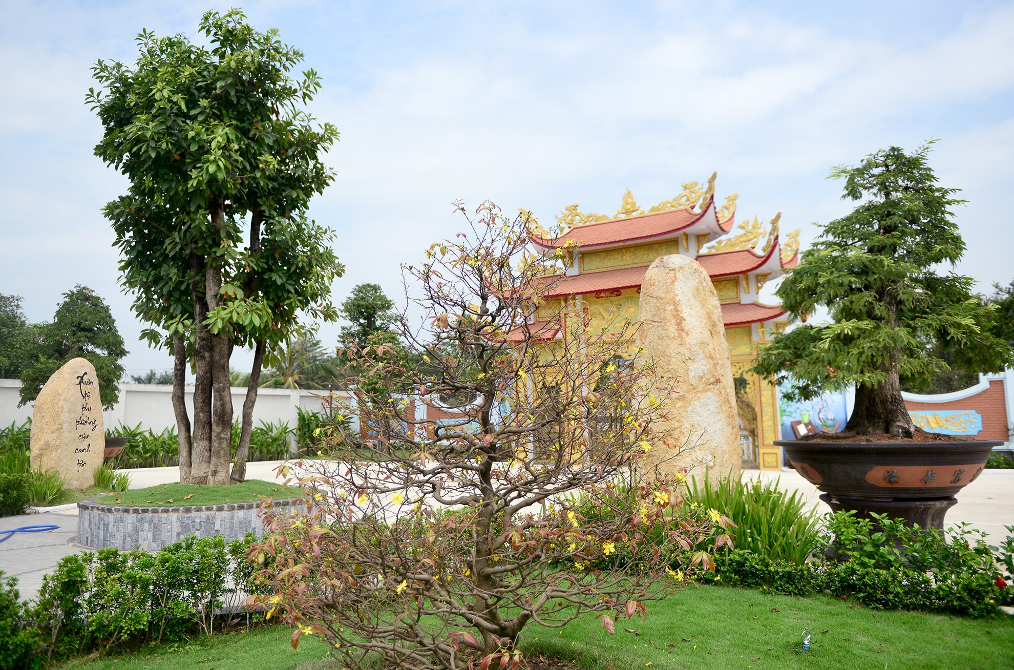 Nha tho To cua Hoai Linh don dep don Tet anh 18