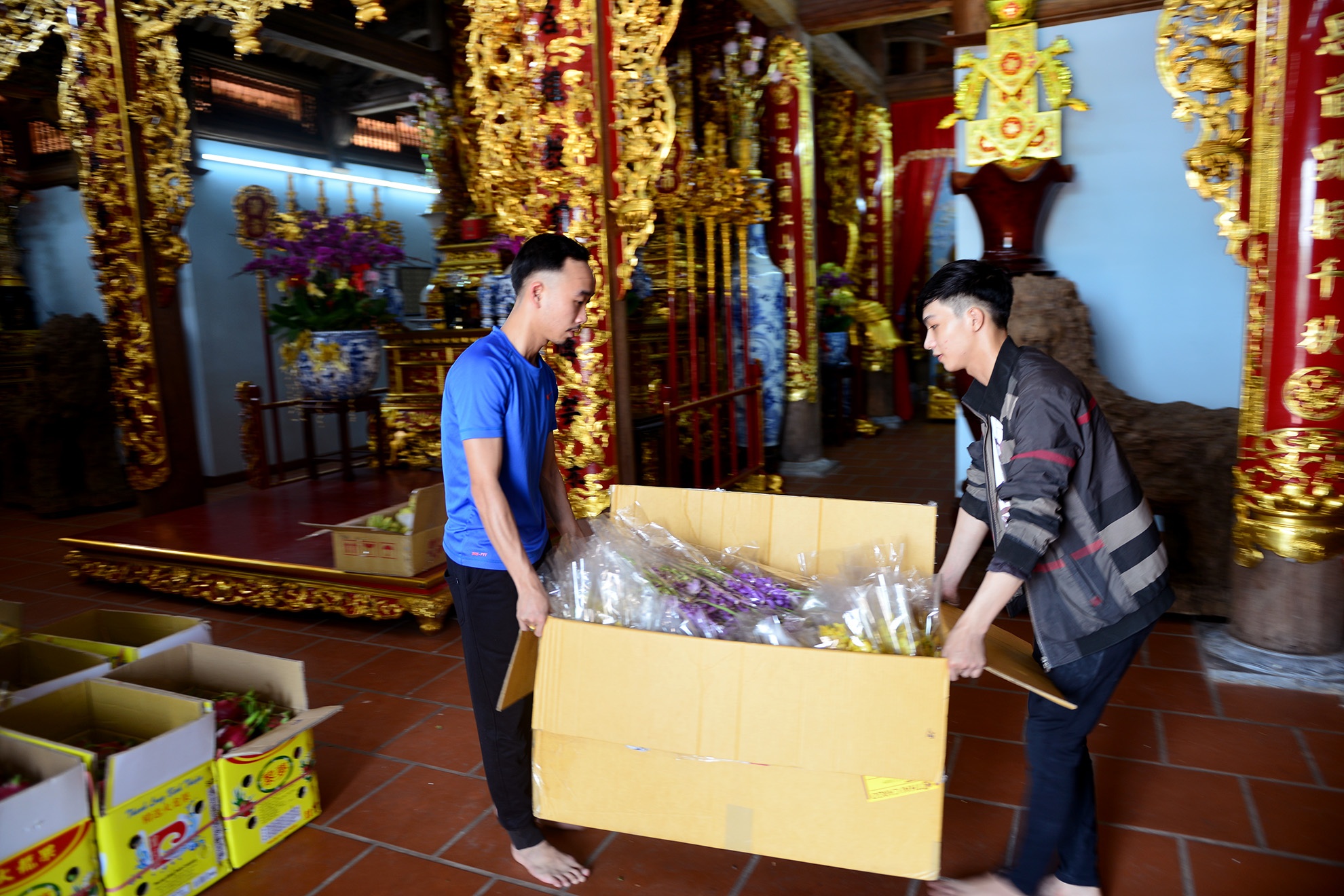 Nha tho To cua Hoai Linh don dep don Tet anh 4