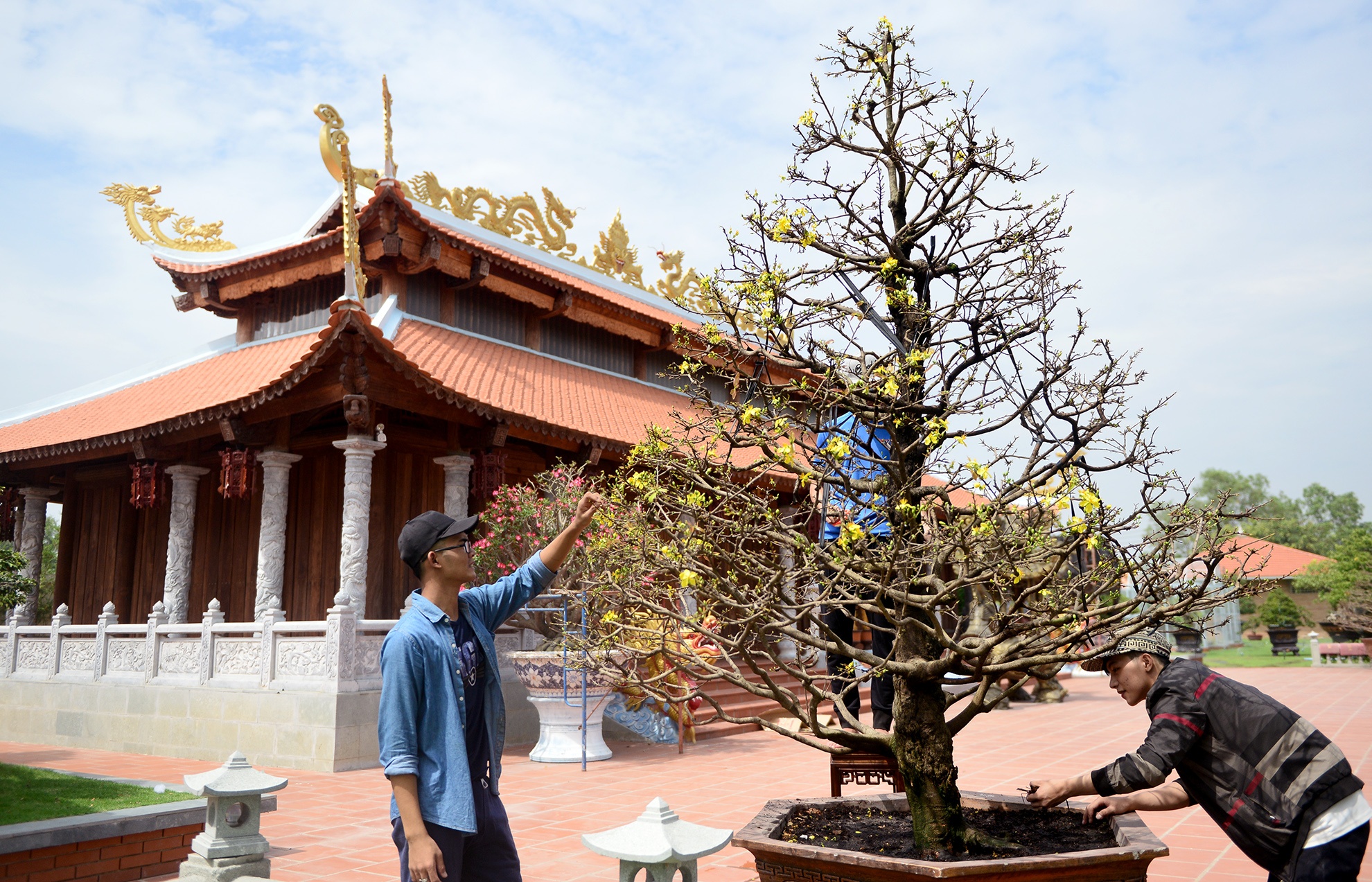 Nha tho To cua Hoai Linh duoc trang tri don Tet Dinh Dau hinh anh