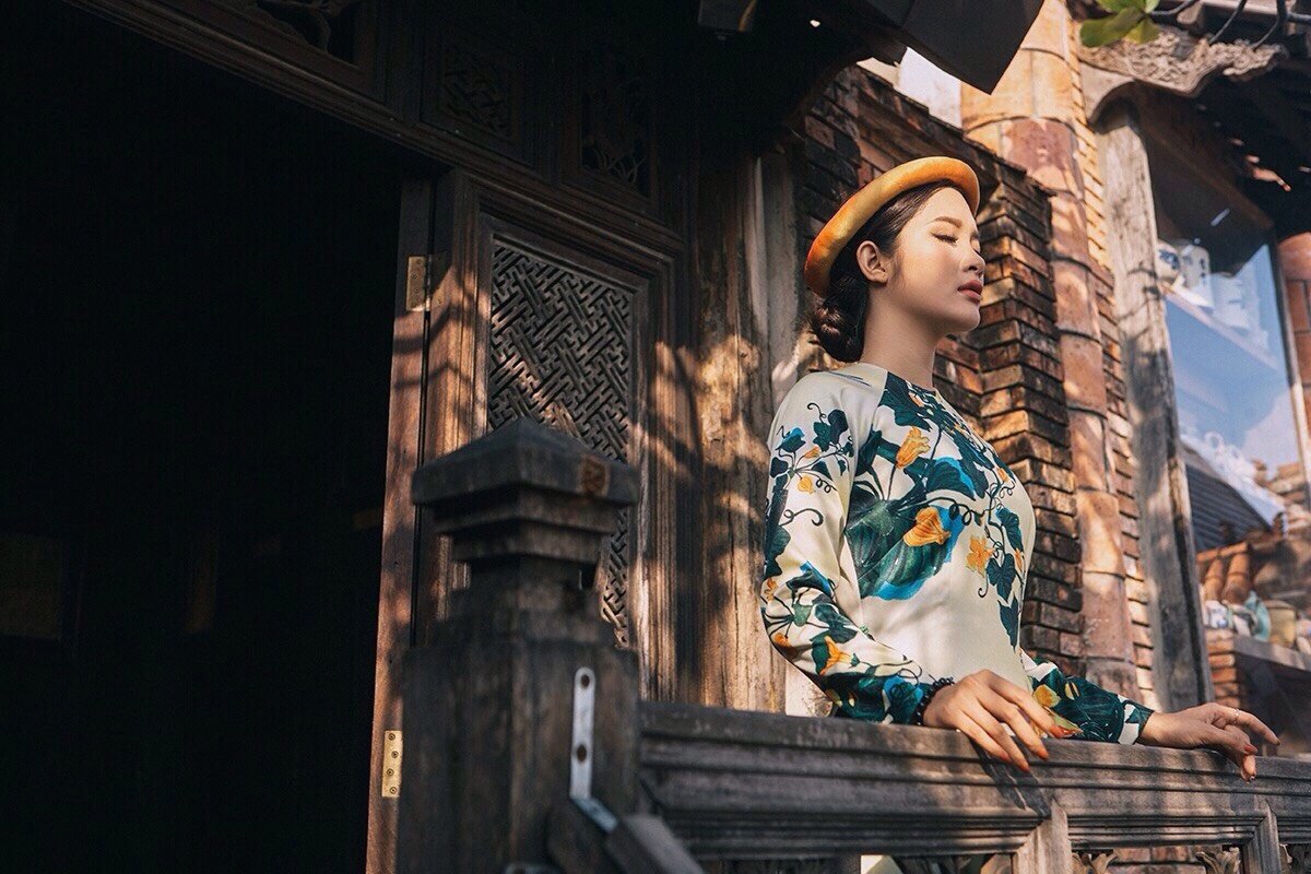Nguoi dep 'Zippo, mu tat va em' duyen dang trong ao dai xuan hinh anh