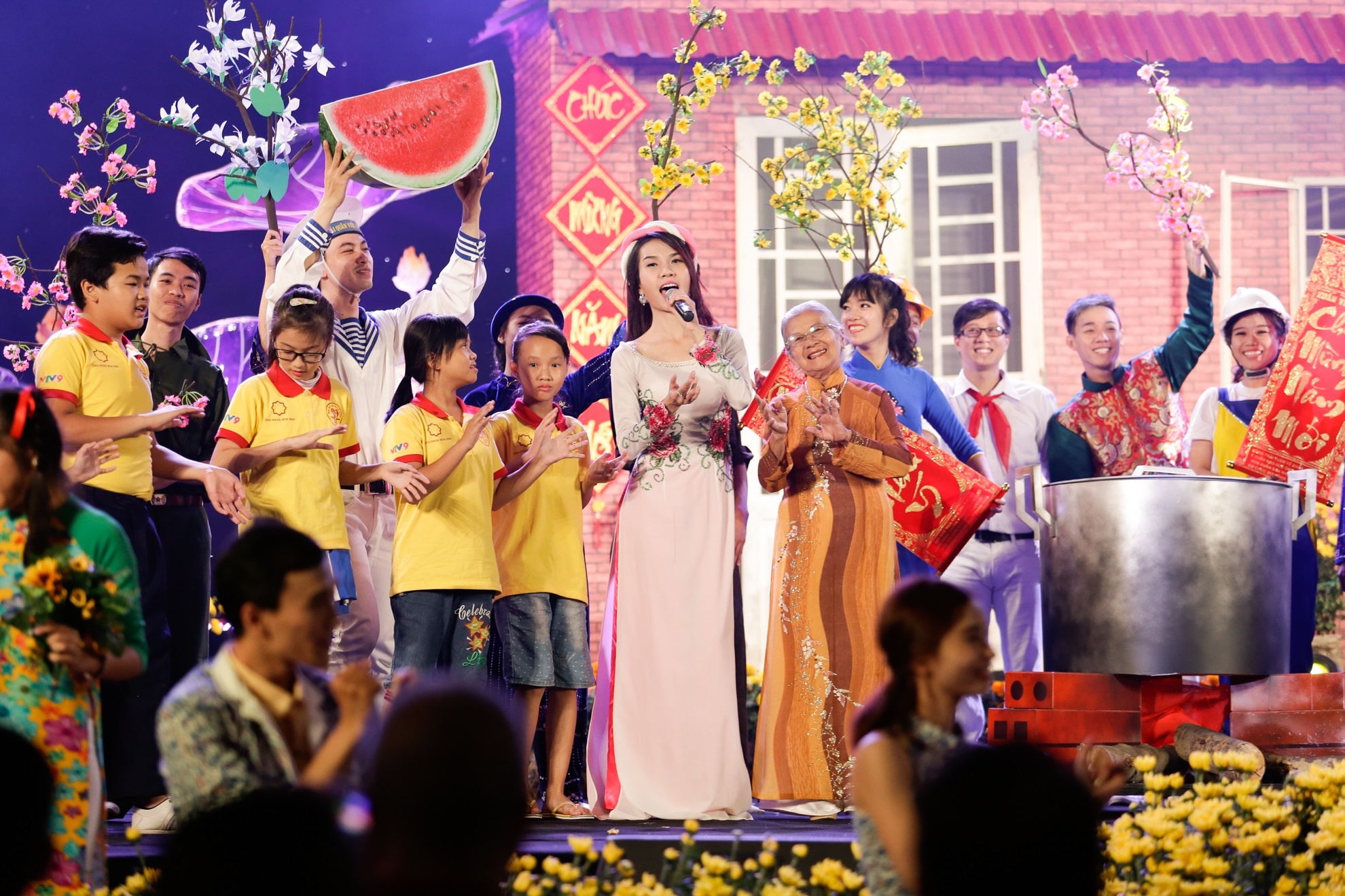 Đêm nhạc Mái ấm gia đình Việt ảnh 6 Dem nhac Mai am gia dinh Viet anh 6