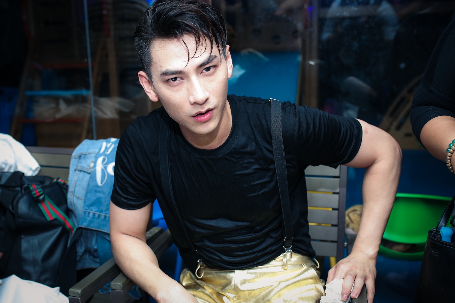 Đông Nhi,  Isaac hát dưới nước ở Sài Gòn ảnh 5 Dong Nhi,  Isaac hat duoi nuoc o Sai Gon anh 5