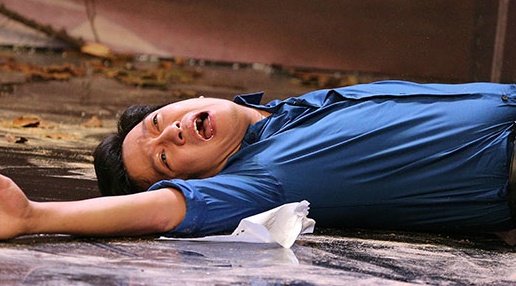 Truong Giang bi Lam Vy Da keo xuong dia nguc hinh anh