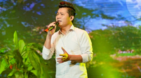 Lam Vu: Nuoc mat me hien va Tinh me hinh anh