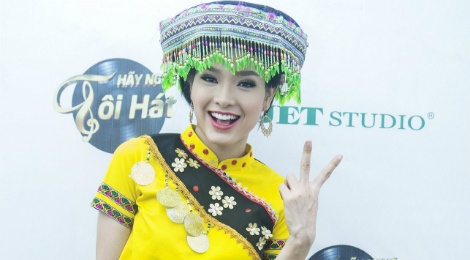 Phuong Trinh Jolie hoa cu gia, hat '60 nam cuoc doi' hinh anh