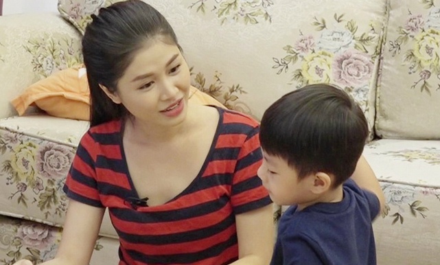 Vo chong Dang Khoi giup con trai thoat khoi chung nghien smartphone hinh anh