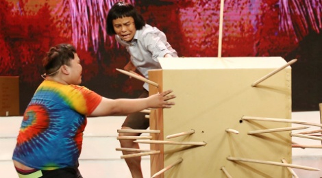 Viet Trinh nin tho vi man ao thuat nguy hiem cua Vo Minh Lam hinh anh