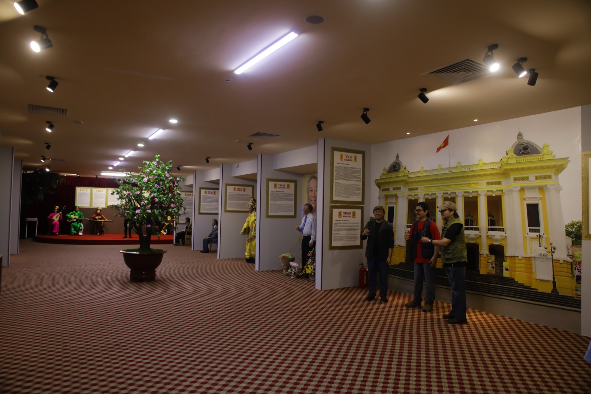 Tuong sap nghe si Viet anh 1