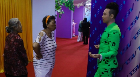 Khach tham quan che tuong sap Tran Thanh xau, trien lam e ve hinh anh