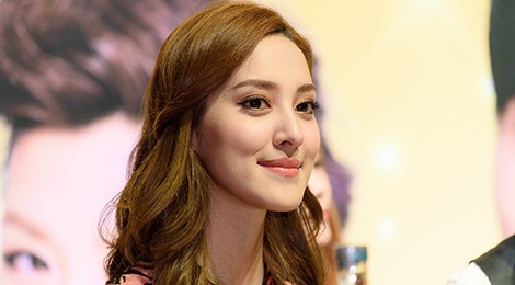 Can canh nhan sac Hoa hau Hong Kong khi du hop bao o Sai Gon hinh anh