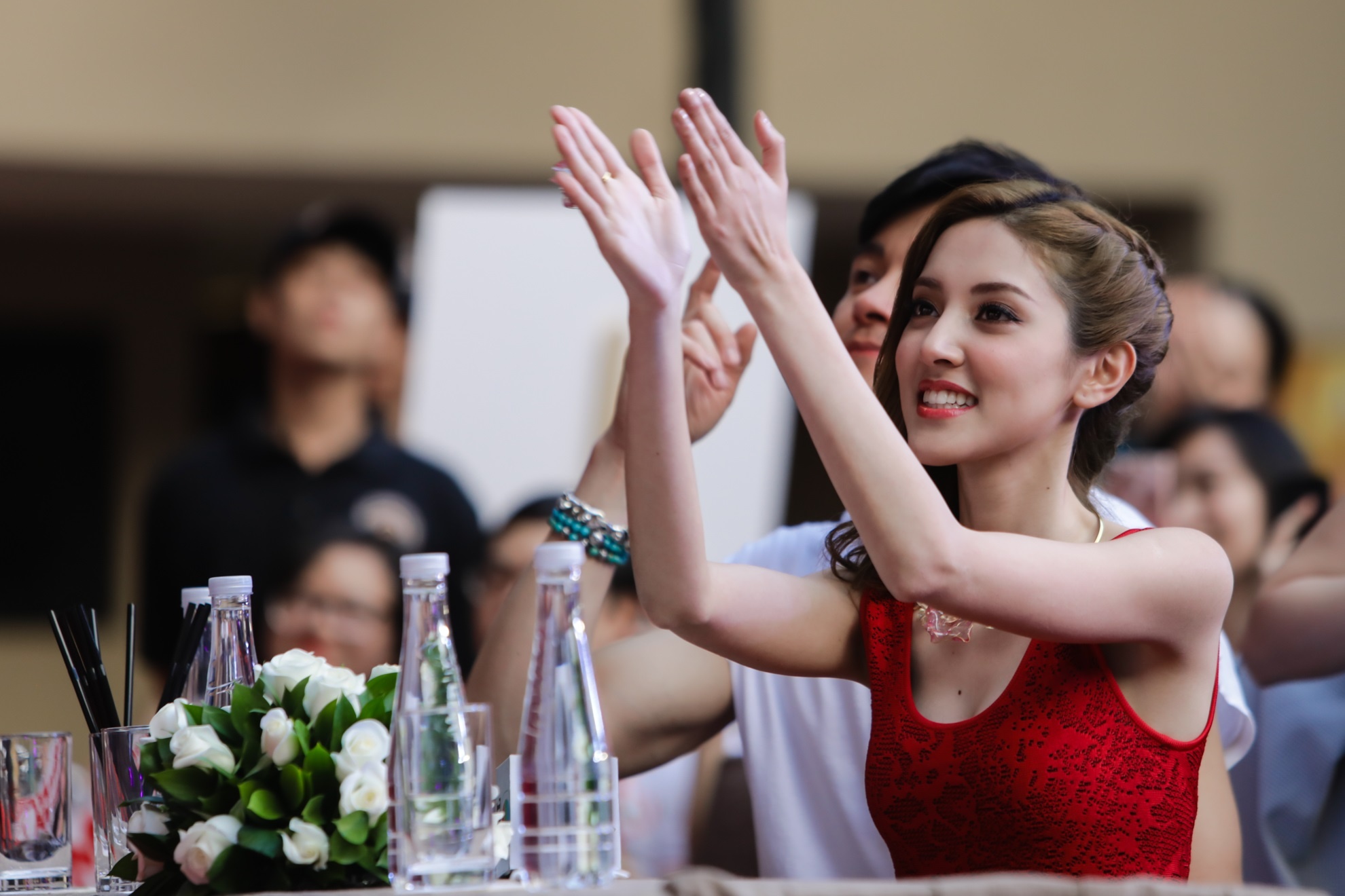 Hoa hau Hong Kong va sao TVB than thien voi fan Viet hinh anh