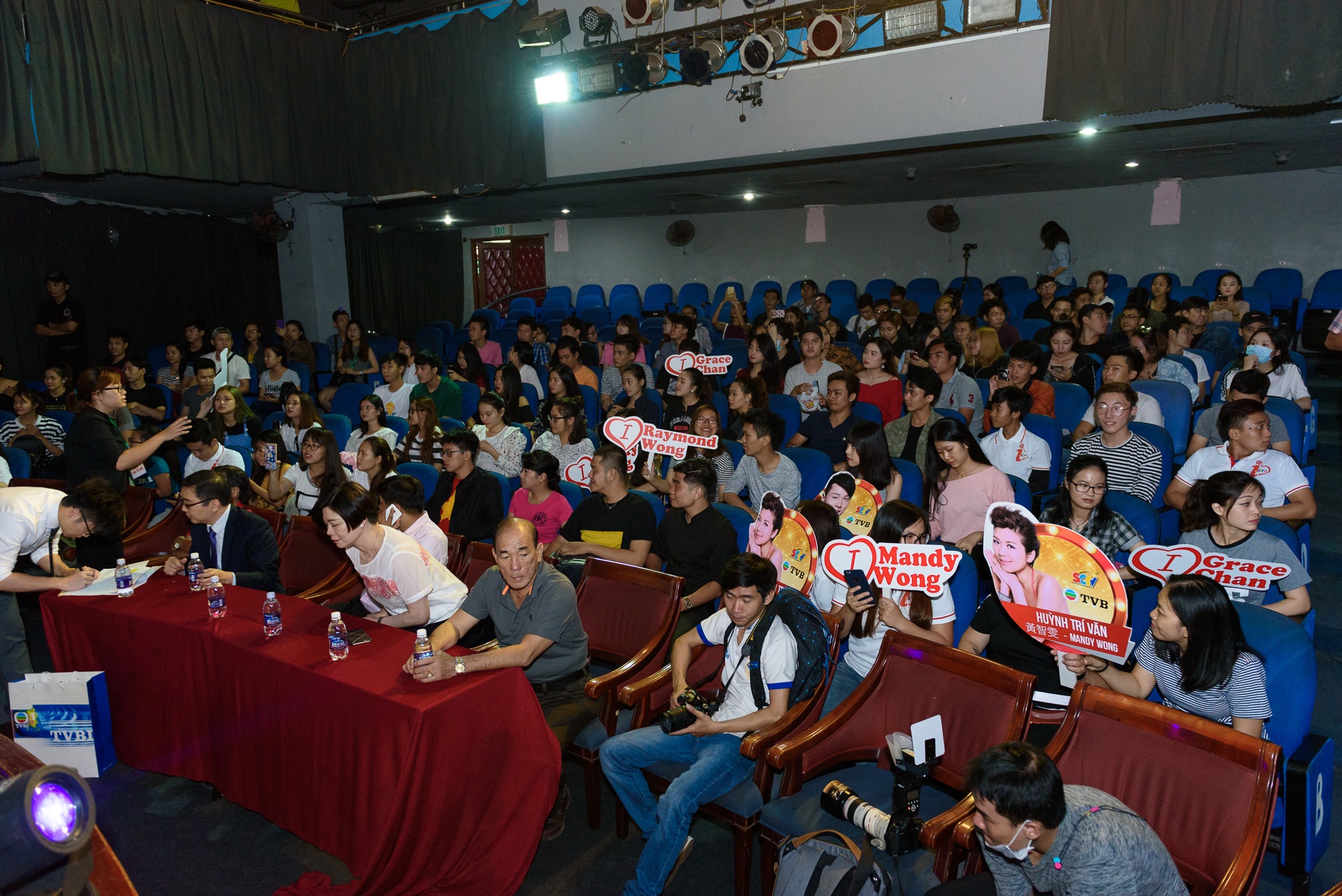 Hoa hau Hong Kong sang Viet Nam anh 3