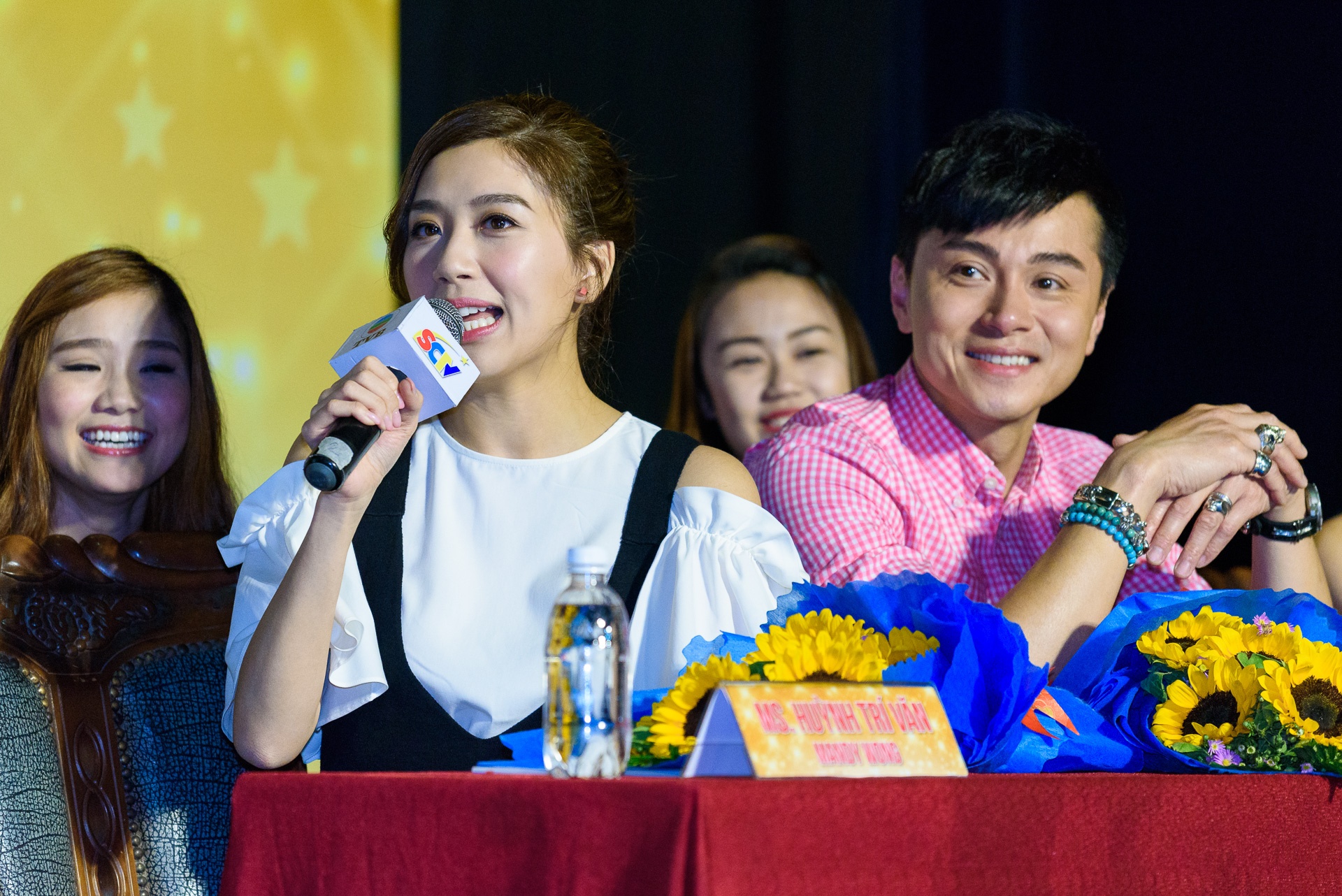 Hoa hau Hong Kong sang Viet Nam anh 8