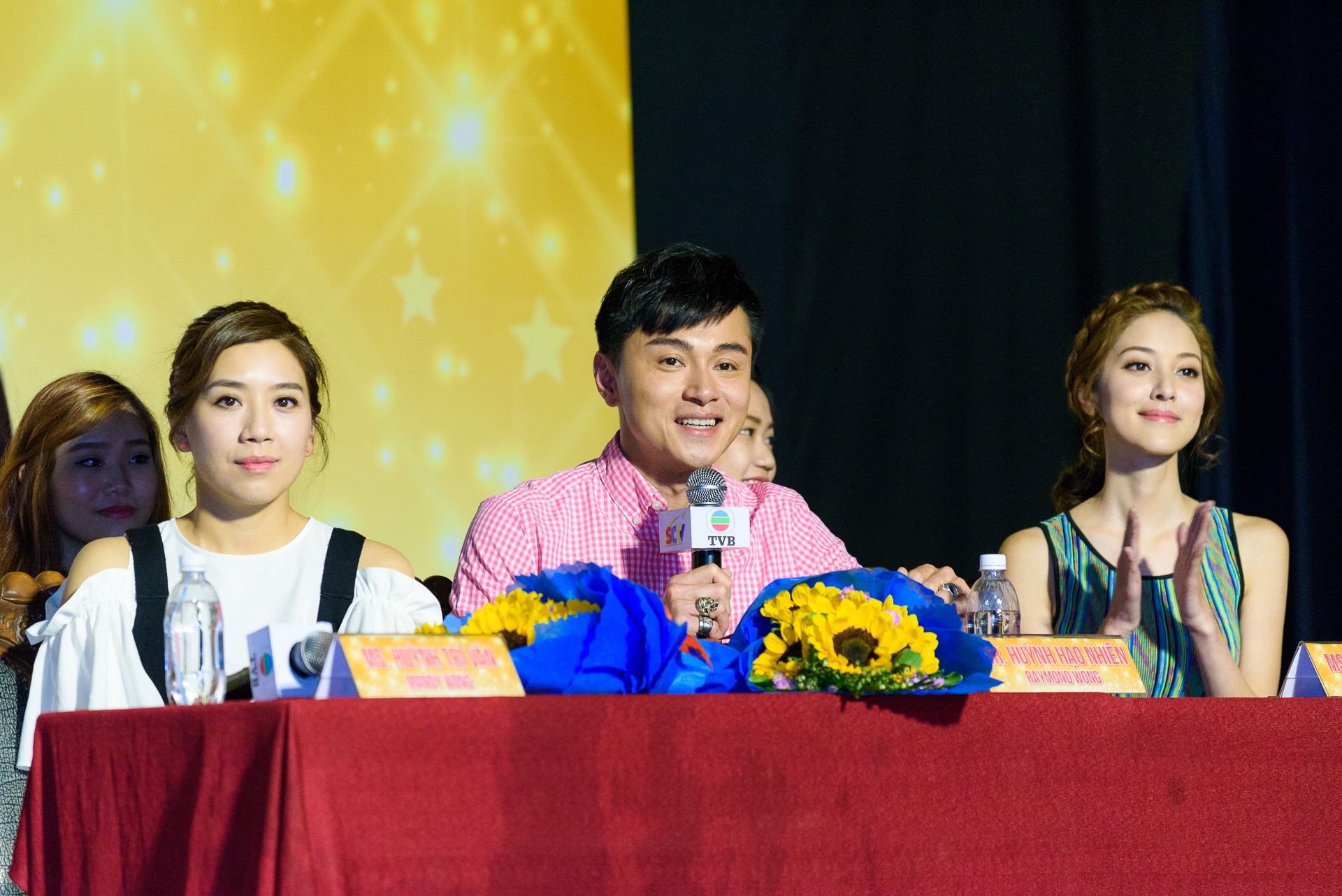 Hoa hau Hong Kong sang Viet Nam anh 4