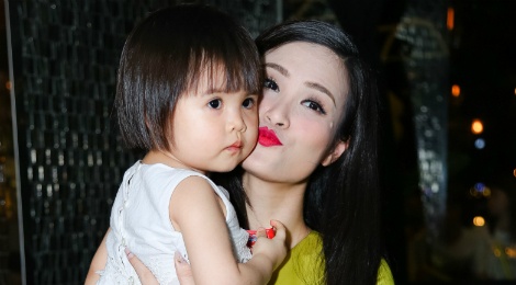 Dong Nhi cung nung con gai cua hoc tro The Voice hinh anh