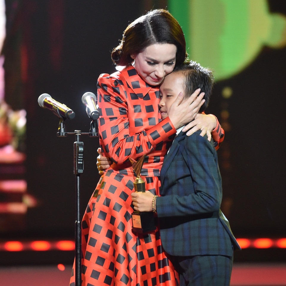 Phi Nhung nhận Hồ Văn Cường làm con ảnh 1 Phi Nhung nhan Ho Van Cuong lam con anh 1